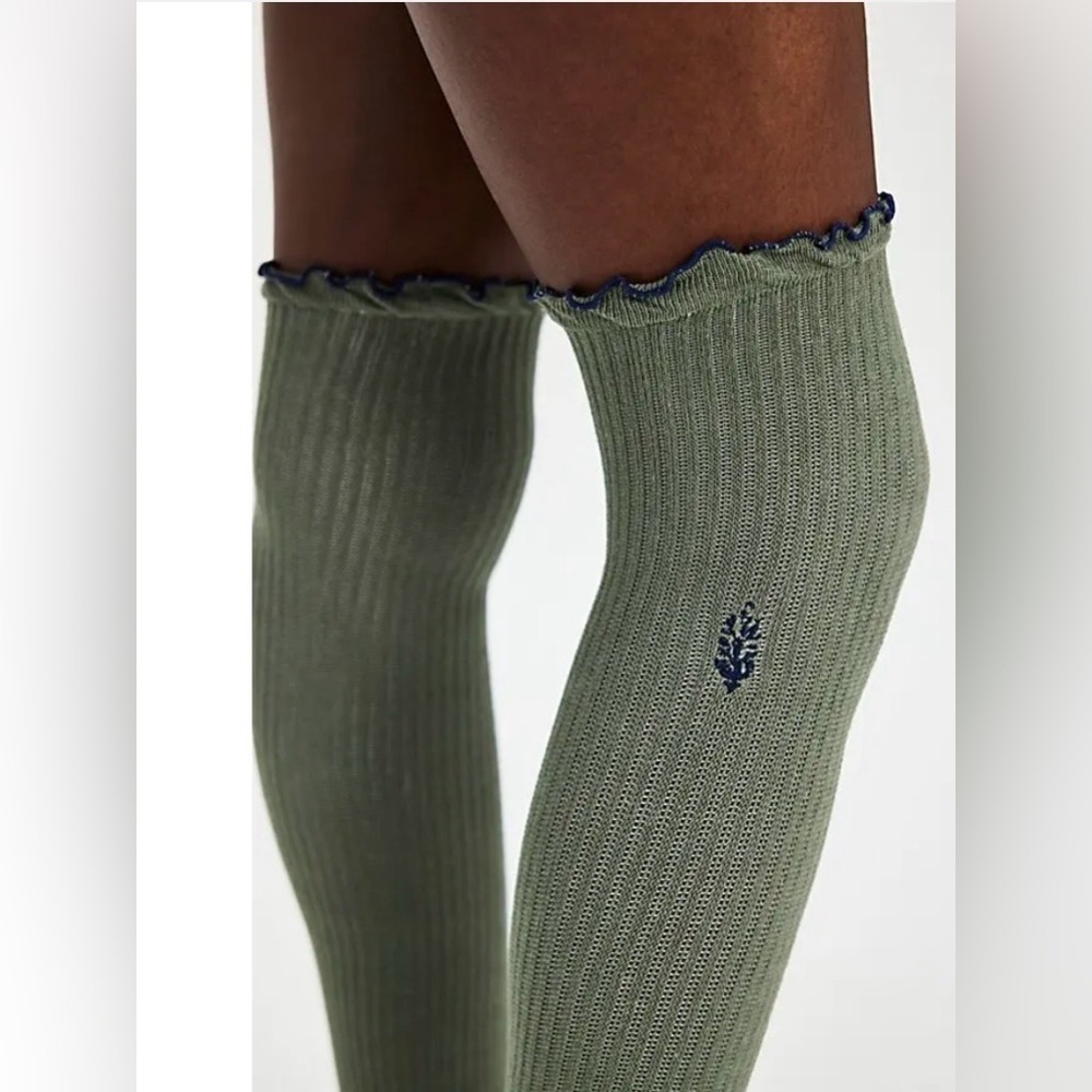 Free People Knee High Classic Ruffle Socks NWT - Picture 2 of 7
